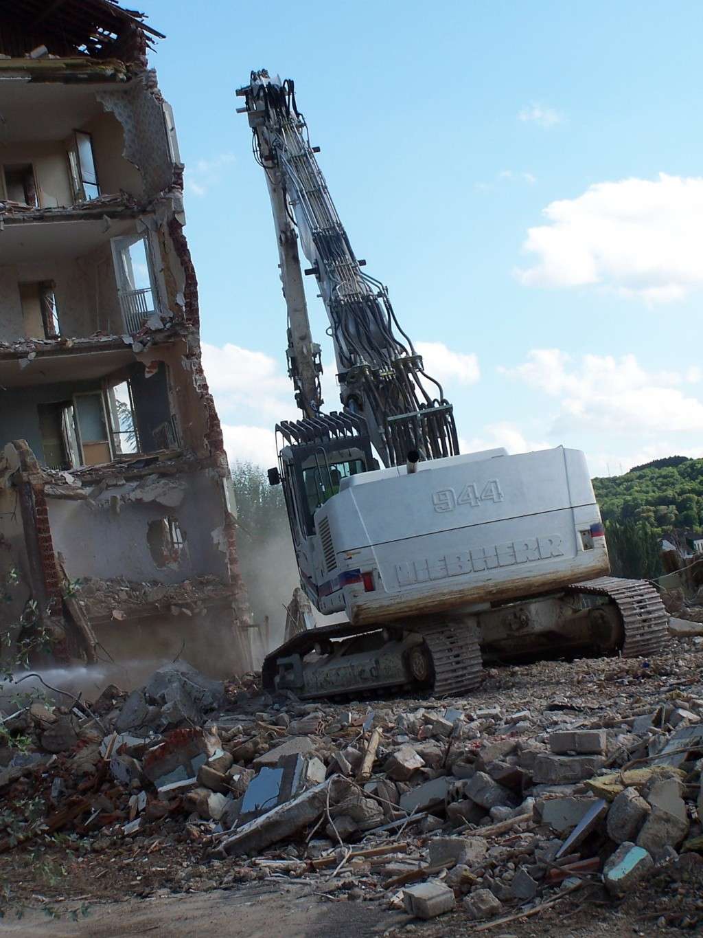 DEMOLITION EXCAVATORS IN FRANCE - Page 6 - The Classic Machinery Network